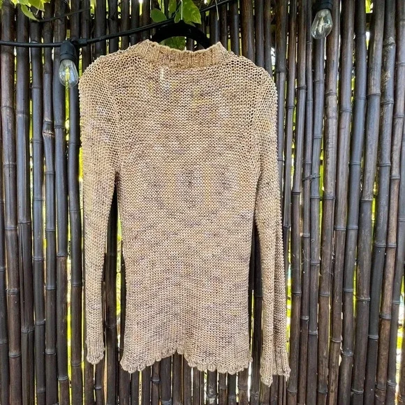 Vintage Cardigan Sweater BCBG MaxAzria • Wood Buttons - Picture 4 of 7